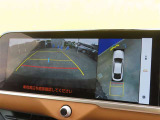 バックカメラの他に上から見下ろしたような画像が見れるアラウンド(全方位)モニター。前後左右を把握できます!