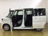 開口部が広く、乗り降りのしやすいお車です