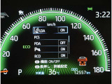とっても見やすいメーターです。夜間時はラグジュアリーな気分にさせてくれる照明が魅力ですので、夜のドライブも楽しみになりますよ♪