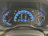 目に優しいブルーのメーター。中心のマルチインフォメーションディスプレイは車のさまざまな情報を表示致します。