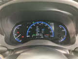 目に優しいオプティトロンメーター。中心のマルチインフォメーションディスプレイは車のさまざまな情報を表示致します。