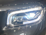 ●LEDヘッドライト:夜間走行時も良好な視界を確保し安心して運転できる高輝度LEDヘッドライトを装備!点灯速度が早く、消費電力も抑えられています。