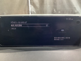 ドライバーモニタリングは、運転者の疲労や眠気を検知し、休憩を促すシステムです。カメラで顔の各部位の変化を検出し、疲労や眠気を推定してディスプレイの表示および警報チャイムで休憩を促します。