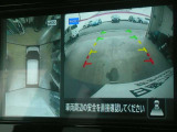 ☆全周囲カメラが駐車をアシスト☆4つの高解像度カメラで車の周囲を撮影!見えにくい死角の駐停車も驚く程に楽々です。バックカメラは、車庫入れの時は勿論、後方の安全確認もできて安心です♪