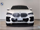 【キドニーグリル】BMWは約90年もの間、ほぼ全ての車両にひと目でBMWだと分かるこの特徴的なフロントグリルが備えられ、デザイン・アイコンとして親しまれてきました。
