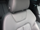 Audi正規ディーラーが高品質をお約束。高度な訓練・教育を受けたAudi専任メカニックが、100項目にもおよぶ精密な点検を実施いたします。すべてをクリアしたAudi車だけが、あなたのお手元に届けられるのです。