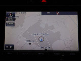 純正ナビを装備。タッチパネル式で使いやすく、お出かけもラクラクです。