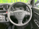 インテリアに合わせたデザインのステアリングは、運転される方のことも考え、運転しやすい形状、大きさです。是非一度、実際に触ってお確かめください。