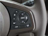 ◆アダプティブクルーズコントロール◆予め設定した車速内でクルマが自動的に加減速。前走車との適切な車間距離を維持しながら追従走行します。【LKAS】車線維持支援システムでステアリング操作を支援。