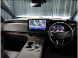デザインもよく、居心地のよい運転席ですね。分かりやすいスイッチ類ですから操作もしやすく運転をサポートします。