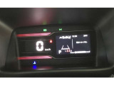 スピードをデジタルで表示する、とても見やすいメーターとなっています