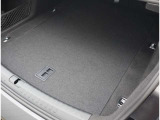 Audi正規ディーラーが高品質をお約束。高度な訓練・教育を受けたAudi専任メカニックが、100項目にもおよぶ精密な点検を実施いたします。すべてをクリアしたAudi車だけが、あなたのお手元に届けられるのです。