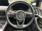 【純正革巻きステアリング】上質な革を使用することで、手にしっかり馴染みとても運転しやすいハンドルです♪
