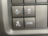 【スマートアシスト】走行中に前方の車両等を認識し、衝突しそうな時は警報とブレーキで衝突回避と被害軽減をアシスト。より安全にドライブをお楽しみいただけます。