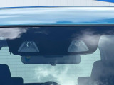 【スズキ セーフティサポート】走行中に前方の車両等を認識し、衝突しそうな時は警報とブレーキで衝突回避と被害軽減をアシスト。より安全にドライブをお楽しみいただけます。