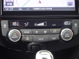 【オートエアコン】運転席と助手席の設定温度をそれぞれ独立して調整できるエアコン独立温度調整機能が搭載されており、後席エアコン吹き出し口も装備しています♪