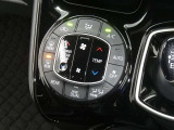【オートエアコン】車内温度を感知して自動で温度調整をしてくれるのでいつでも快適な車内空間を創り上げます!どの席に座っても快適なドライブが楽しめます♪