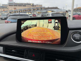 バックカメラで駐車をサポートいたします。