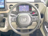 インテリアに合わせたデザインのステアリングは、運転される方のことも考え、運転しやすい形状、大きさです。是非一度、実際に触ってお確かめください。