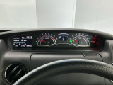 メーターの横に液晶カラーディスプレーを装備。航続可能距離等の情報やHonda SENSINGの注意・警告を表示します!