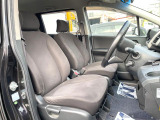 運転席シート廻りは使用感も少なく、良好な状態となっています。前オーナー様が丁寧に使っていたことがよくわかりますね。