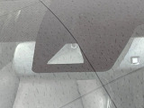 【プリクラッシュセーフティ】前方の車両等を検知し、衝突しそうな時は警報で注意を促し、ブレーキを踏む力をサポート。ブレーキを踏めなかった場合は衝突被害軽減ブレーキが作動、衝突回避をサポートします。