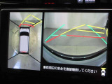 パノラミックビューモニター付きです。車両を上から見たような映像をディスプレイオーディオ画面に表示。運転席からの目視だけでは見にくい、車両周辺の状況をリアルタイムでしっかり確認できます。