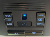 【パワーバックドア】スマートキーや運転席のボタンを押すだけでリアゲートが自動で開閉します!荷物を持っている時や、高い位置にあるバックドアを閉める際に便利な機能です♪