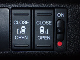 運転席からもスライドドアを楽々操作でスピーディーに!またスマートキーでも開閉できるので便利です。