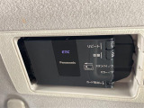【ETC】有料道路を利用する際に料金所で停止することなく通過できる、ETC車載器(ノンストップ自動料金収受システム機器)が装備されています。セットアップを行うことで利用可能になります。