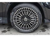 メルセデスの認定中古車「サーティファイドカー」には、100項目にも及ぶ点検・整備項目が設定されています。