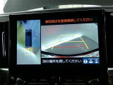 パノラミックビューモニター付きです。車両を上から見たような映像を画面に表示。運転席からの目視だけでは見にくい、車両周辺の状況をリアルタイムでしっかり確認できます。