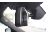 BMW純正のミラー一体型ETC車載器を装備しています。運転席からの視界を遮ることなく、インテリアの洗練されたデザインを損なわないスマートな配置が特徴です。