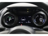 マルチインフォメーションディスプレイ付きのメーターです!エコ運転へ導く多彩な情報を表示してくれます。