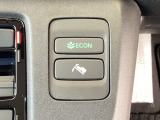 【ECONモード】スイッチをONにすると、空調やアクセル操作に対する加速を穏やかにし、電力消費を抑えて航続距離を延ばします。