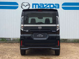 真後はワイドボディならではの存在感があります。人を乗せても、たくさんの荷物を積んでも、たくましい走りを期待させてくれます。