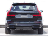 XC60 Black Editionは、静かに、そして力強く道を切りひらくあなたのための一台です。