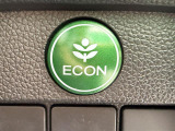 ☆ECOスイッチ☆セレクターレバーの横にある&ldquo;ECOスイッチを押すとバルブタイミングや点火位置の制御など省燃費モードで走行してくれ、メーター内に表示されます。