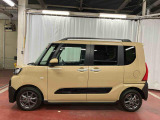 【スマートアシスト搭載車】 衝突回避支援ブレーキ機能(対車両・歩行者)、衝突警報機能(対車両・対歩行者)、誤発信抑制制御機能などの機能で安全な運転をサポートします。