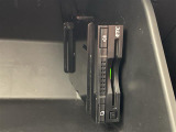 【ETC】有料道路を利用する際に料金所で停止することなく通過できる、ETC車載器(ノンストップ自動料金収受システム機器)が装備されています。セットアップを行うことで利用可能になります。