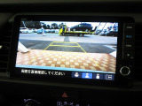 ギヤをRに入れるとナビの画面に後ろの映像が映るリヤカメラ付!後退時の安全確認やコンディションの悪い視界でもカラーバックモニターがドライバーをサポート☆☆☆