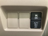 VSA(ABS+TCS+横滑り抑制)解除のオンオフスイッチなどはハンドルの右側に装備しています。