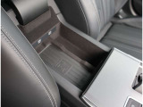 Audi正規ディーラーが高品質をお約束。高度な訓練・教育を受けたAudi専任メカニックが、100項目にもおよぶ精密な点検を実施いたします。すべてをクリアしたAudi車だけが、あなたのお手元に届けられるのです。