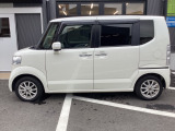 この車両には14インチアルミホイールが装着されています。