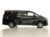 両側パワースライドドア付きだから、狭い駐車スペースなどでの 乗り降りラクラク!小さなお子さまのいるご家庭には嬉しい装備。