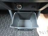 様々な箇所に収納に便利なBOXが付いて便利です