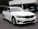 BMW在庫保有台数常時100台以上!ご来店の際はBMW本店(厚木市下荻野140-1)にご来店ください!弊社自慢の全天候型ショールーム!BMW在庫保有台数常時100台以上ございます!