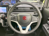 インテリアに合わせたデザインのステアリングは、運転される方のことも考え、運転しやすい形状、大きさです。是非一度、実際に触ってお確かめください。