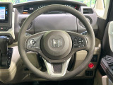 インテリアに合わせたデザインのステアリングは、運転される方のことも考え、運転しやすい形状、大きさです。是非一度、実際に触ってお確かめください。