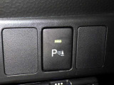 コーナーセンサーを車の前後に装備。障害物までの距離に応じて警告音を変えてお知らせ。縦列駐車時や駐車場・車庫などでの取り回しをサポートします。詳細は販売店スタッフまでおたずねください。